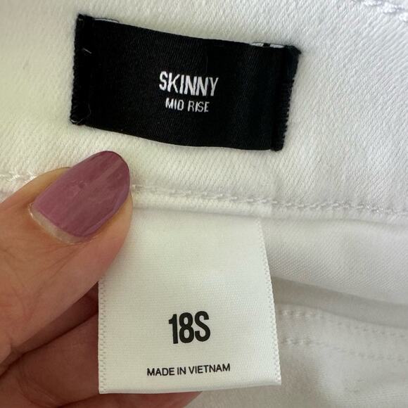 Express White Distressed Cropped Jeans Size 18S - Picture 9 of 9